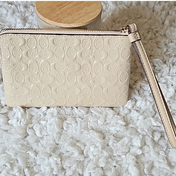 Coach Cream Wristlet Clutch - Picture 2 of 8